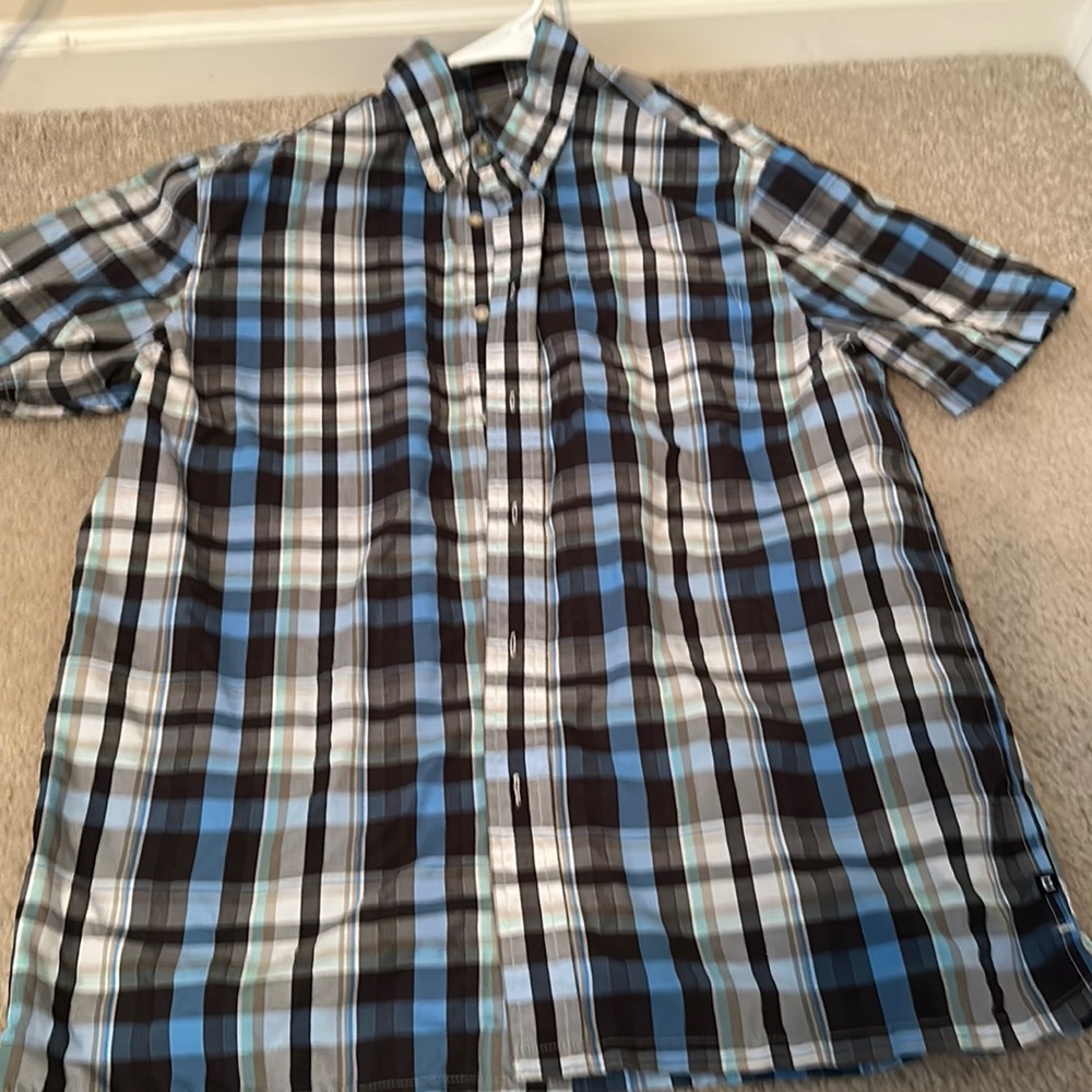 Short sleeve dress shirt